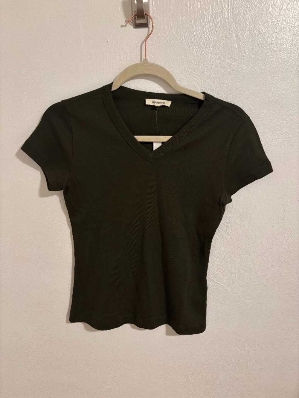 NWT Madewell high v neck tee in army green